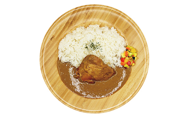 鶏白湯胡麻辣油風骨つきチキンカレー